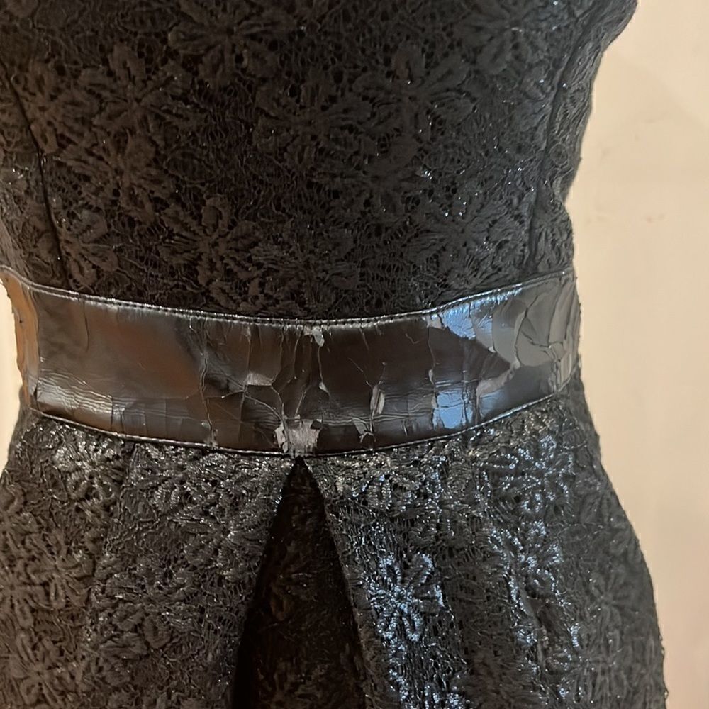 Dolce and Gabbana dress black lace size 40 belt area pilling - Picture 4 of 5